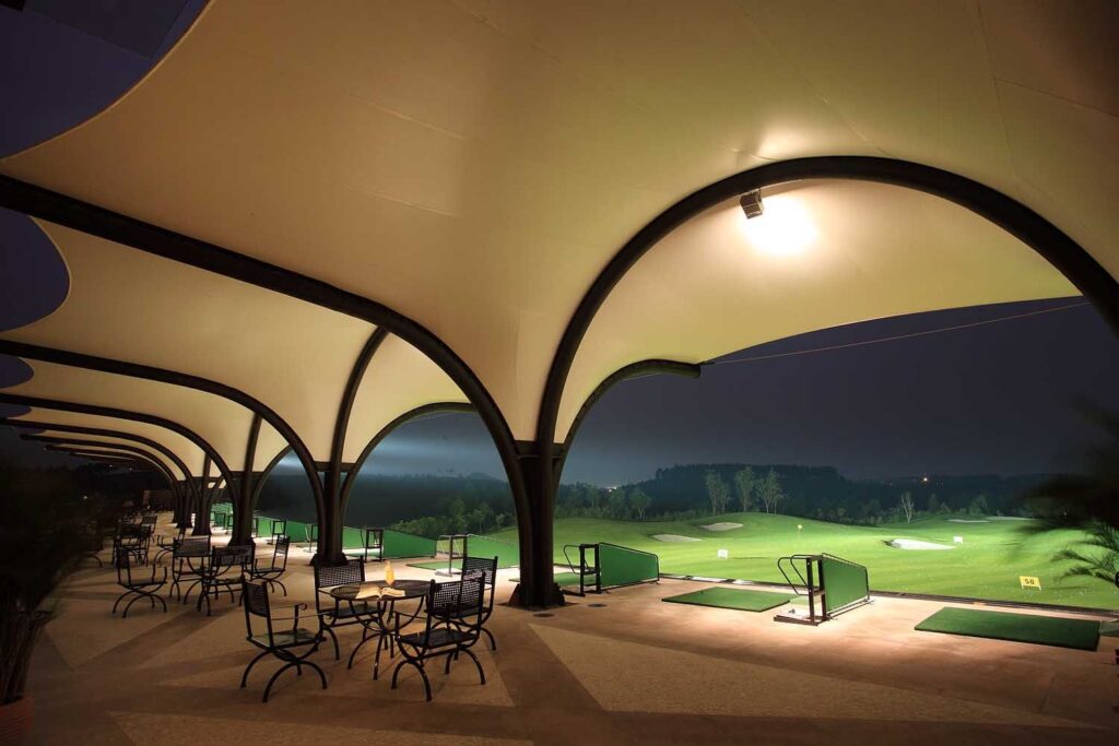 Mái che Tensile khi công nghệ và kiến trúc gặp gỡ trên sân Golf.
