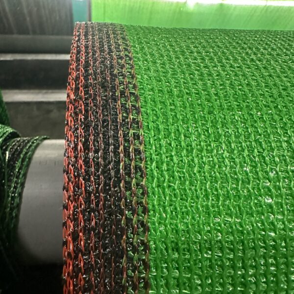 Lưới che nắng dệt kim sợi dẹt 90% màu xanh khổ 2m